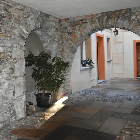 In Di Bedero - Via Roma 53 *