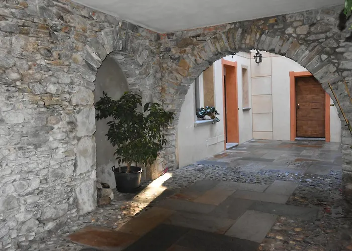 In Di Bedero - Via Roma 53 *